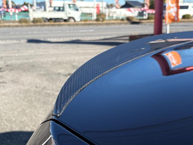 �y���A�X�|�C���[���J�[�{�����p�[�c����������Ă��܂��z