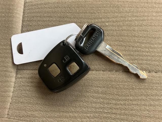 アトレーワゴン カスタムターボＲＳ　４ＷＤ　ターボ　ＥＴＣ　前席パワーウインドウ　盗難防止装置　オートエアコン　Ｗエアバック　キーレス　ＡＢＳ付き　両側スライドドア　ベンチシート　衝突安全ボディ　運転席エアバッグ　アルミ（35枚目）