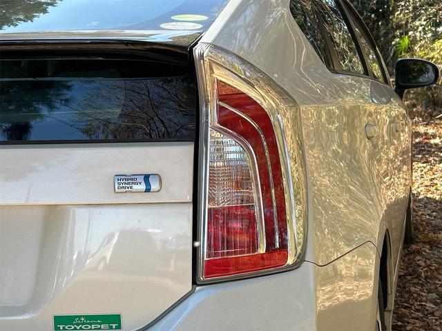 プリウス S ETC バックカメラ ナビ TV クリアランスソナー アルミホイール オートライト HID スマートキー 電動格納ミラー CVT 盗難防止システム 衝突安全ボディ ABS ESC USB(28枚目)