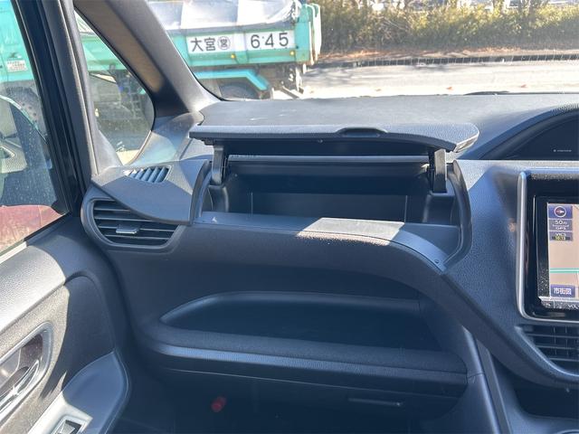 ヴォクシー ハイブリッドＶ　ＥＴＣ　バックカメラ　ナビ　オートクルーズコントロール　両側スライド・片側電動　オートライト　ＬＥＤヘッドランプ　スマートキー　アイドリングストップ　電動格納ミラー　シートヒーター　３列シート　ＣＶＴ（32枚目）