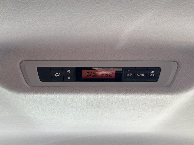 ヴォクシー ハイブリッドＶ　ＥＴＣ　バックカメラ　ナビ　オートクルーズコントロール　両側スライド・片側電動　オートライト　ＬＥＤヘッドランプ　スマートキー　アイドリングストップ　電動格納ミラー　シートヒーター　３列シート　ＣＶＴ（46枚目）