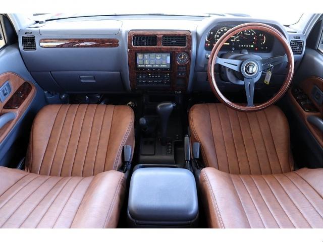 ランドクルーザープラド ＴＸリミテッド　ＡＲＭＹ　後期型　ルーフレール付　Ｎｅｗグレーペイント　新品ジオランダーＸ－ＡＴ２３５タイヤ　新品内張張替施工　新品クラシックレザー調シートカバー　新品カロッツェリア製ＳＤナビＴＶ　新品バックカメラ（3枚目）