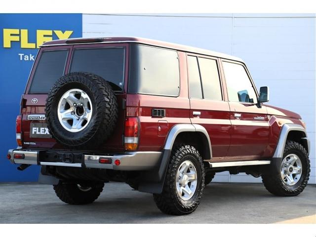 ランドクルーザー７０ ４．０　４ＷＤ　純正メーカーＯＰデフロック　純正メーカーＯＰ電動ウインチ　純正ＯＰフォグランプ　再販モデルランクル７０　ワインレッドボディ　５速ＭＴ車　純正１６インチＡＷ　純正ナビ　ＥＴＣ車載器　フロアマット（2枚目）