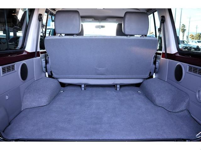 ランドクルーザー７０ ４．０　４ＷＤ　純正メーカーＯＰデフロック　純正メーカーＯＰ電動ウインチ　純正ＯＰフォグランプ　再販モデルランクル７０　ワインレッドボディ　５速ＭＴ車　純正１６インチＡＷ　純正ナビ　ＥＴＣ車載器　フロアマット（7枚目）