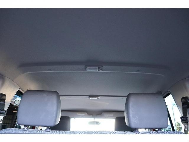 ランドクルーザー７０ ４．０　４ＷＤ　純正メーカーＯＰデフロック　純正メーカーＯＰ電動ウインチ　純正ＯＰフォグランプ　再販モデルランクル７０　ワインレッドボディ　５速ＭＴ車　純正１６インチＡＷ　純正ナビ　ＥＴＣ車載器　フロアマット（8枚目）