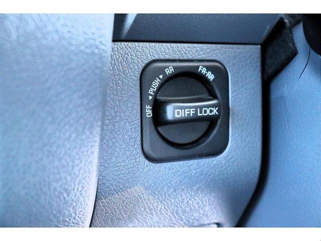 ランドクルーザー７０ ４．０　４ＷＤ　純正メーカーＯＰデフロック　純正メーカーＯＰ電動ウインチ　純正ＯＰフォグランプ　再販モデルランクル７０　ワインレッドボディ　５速ＭＴ車　純正１６インチＡＷ　純正ナビ　ＥＴＣ車載器　フロアマット（14枚目）