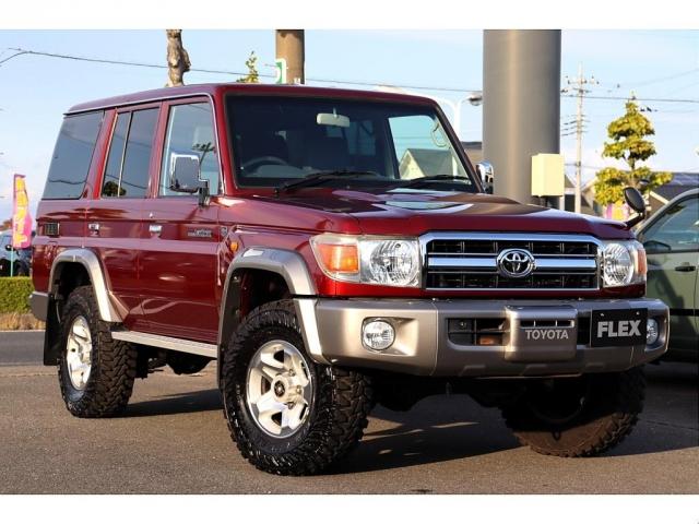 ランドクルーザー７０ ４．０　４ＷＤ　純正メーカーＯＰデフロック　純正メーカーＯＰ電動ウインチ　純正ＯＰフォグランプ　再販モデルランクル７０　ワインレッドボディ　５速ＭＴ車　純正１６インチＡＷ　純正ナビ　ＥＴＣ車載器　フロアマット（19枚目）
