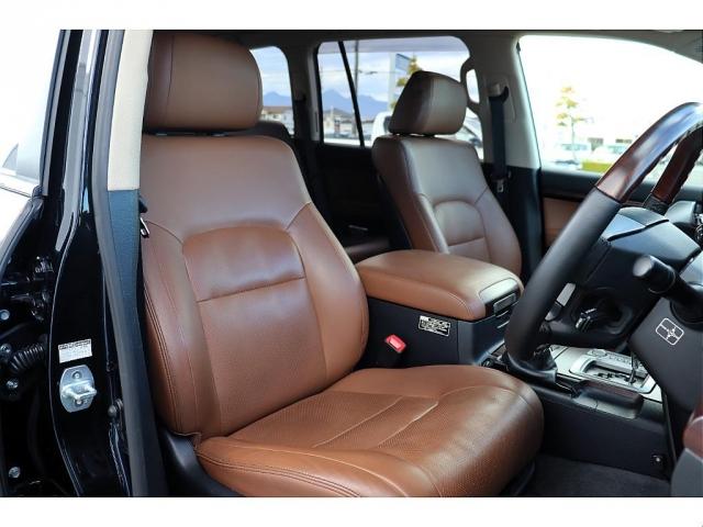 ランドクルーザー ＺＸ　ブルーノクロス　中期モデル　クールＢＯＸ　リアエンタ　ＭＯＤＥＬＬＩＳＴＡエアロ　純正マルチナビ　マルチテレインモニター　ベンチレーションシート　パワーバックドア　ステアリングヒーター　純正２０インチＡＷ（5枚目）