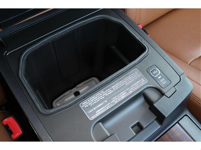 ランドクルーザー ＺＸ　ブルーノクロス　中期モデル　クールＢＯＸ　リアエンタ　ＭＯＤＥＬＬＩＳＴＡエアロ　純正マルチナビ　マルチテレインモニター　ベンチレーションシート　パワーバックドア　ステアリングヒーター　純正２０インチＡＷ（16枚目）