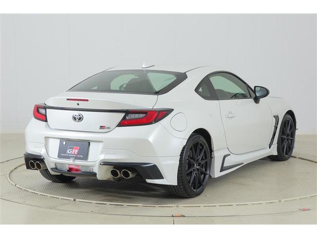 ＧＲ８６ ＲＺ　ＧＲエアロ　ＧＲスポーツマフラー　９インチナビ・テレビ　Ｂモニタ　ＥＴＣ　　　　　ＬＥＤヘッド　ハーフレザーシート　整備記録簿　スマートキー　イモビ　オートエアコン　パワーステアリング　アルミホイール（3枚目）