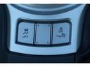 車両安定性を制御するVSCと、滑りやすい路面での発進や加速時の空転を制御するTRCのOFFスイッチです。