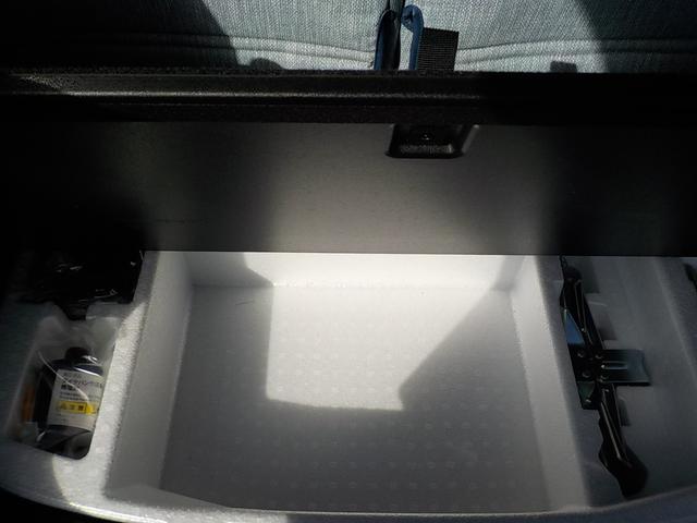 ソリオ ハイブリッドMZ 車検整備一式付 全方位モニター用カメラパッケージ装着車 フルタイム4WD 新品タイヤ 純正フロアマット・スタンダード8インチナビ・ETC付 社外前後ドライブレコーダー付(17枚目)