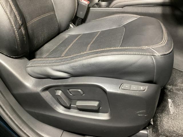 パワーシートを装備！体格や好みに応じたポジションをスムーズに調整できます。