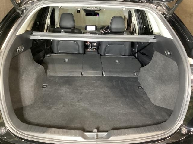 リアシートも簡単格納ができ、大きな荷物もらくらく収納できます！