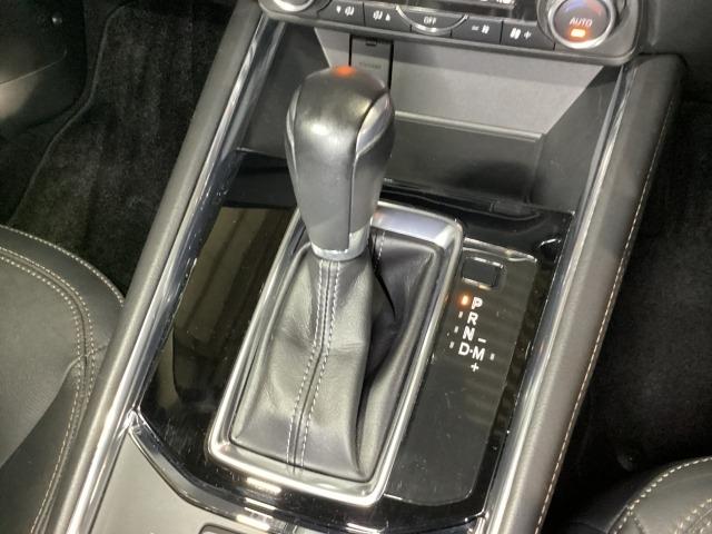 アクセルペダルを踏み込む量や速さに応じて変速パターンを最適制御し、人馬一体の運転感覚を発揮してくれる６速オートマ！