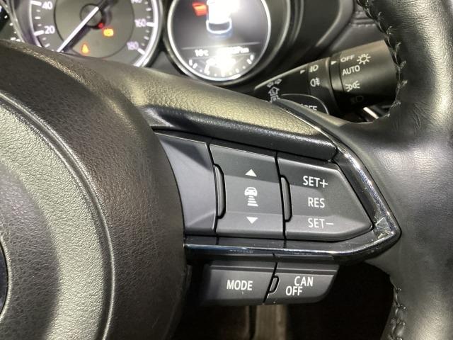 ＭＲＣＣ（マツダレーダークルーズコントロール）は先行車との車間を維持しながら追従走行を行い、長距離でのドライバー負担を軽減させてくれます。