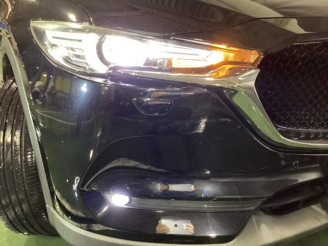 ＬＥＤヘッドライト装備！明るい白色光で夜間走行時の高い視認性を確保し、ＬＥＤならではの省電力化で低燃費にも貢献しています。