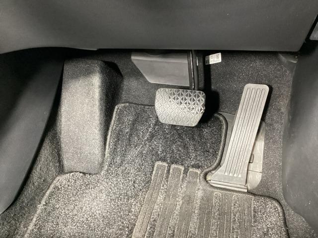 負担を感じることなく正確にペダルを操作することが出来ます。体格に関係なく自然でリラックスした運転姿勢をとることが可能です♪