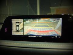 見えない部分の危険察知をサポート♪前後左右に備えた４つのカメラを活用し、センターディスプレイに表示。８つのパーキングセンサーで対象車両・物を検知して警告音でお知らせ。安心な運転操作に役立ちます。 2