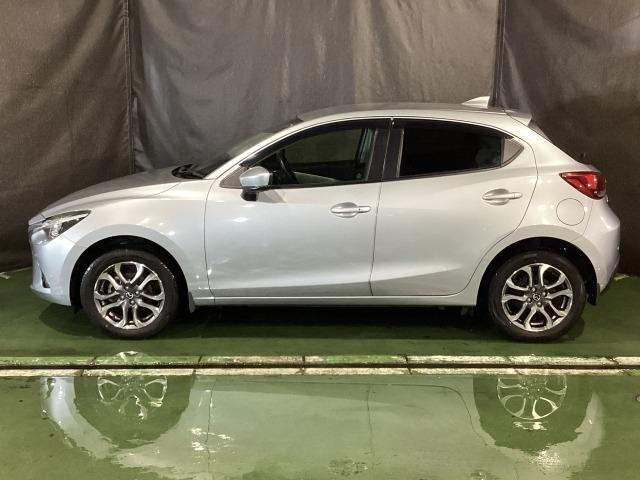 デミオ １．５　ＸＤ　ツーリング　Ｌパッケージ　ディーゼルターボ　４　Ｂｌｕｅｔｏｏｔｈ接続　Ｂカメラ　盗難防止システム　衝突安全ボディ　フルオートエアコン　ＥＳＣ　ＥＴＣ車載器　ターボ　ＬＥＤライト　４ＷＤ　オートライト　エアバッグ　シートヒーター　ＡＢＳ　キーレス（2枚目）