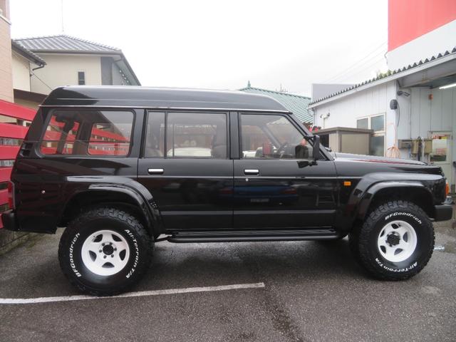 サファリ 　新品全塗装　４２００ディーゼル　新品ブラッドレー　新品ＢＦＡＴタイヤ　サンルーフ　ＡＴ車　３列シート　フロントバンパーガード　社外ハンドル　社外サイドチューブステップ　スタビリリース機構　背面レス（18枚目）