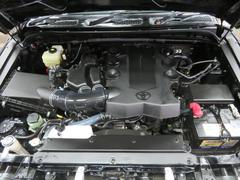 エンジンルームもクリーニング済み☆樹脂やホース類もツヤ出し施工しております！もちろんオイル交換等の整備、車検等のアフターフォローも当店にお任せください☆ 2