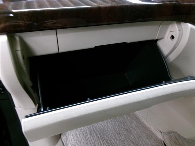 ヴェルファイア ２．４Ｘ　ワンセグ　メモリーナビ　ミュージックプレイヤー接続可　バックカメラ　ＥＴＣ　両側電動スライド　ＨＩＤヘッドライト　乗車定員８人　３列シート　記録簿（26枚目）