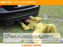 目に見えない部分も、ライトを使用し入念に確認します。