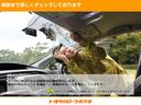 プロの目で車種特有のポイントを確認し、車両ダメージを発見していきます。