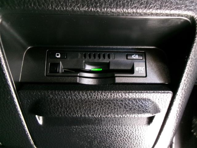 ノア Si フルセグ メモリーナビ DVD再生 ミュージックプレイヤー接続可 バックカメラ 衝突被害軽減システム ETC 両側電動スライド LEDヘッドランプ ウオークスルー 乗車定員7人 3列シート 記録簿(18枚目)