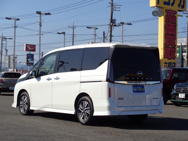 セレナ ｅ－パワー　ハイウェイスターＶ　雹凹有　エマージェンシーブレーキ　１２．３インチフルセグナビ　アラウンドビューモニター　両側電動スライドドア　プロパイロット　防水シート　ＥＴＣ２．０　前後ドライブレコーダー　ＡＣ１００Ｖ電源（2枚目）