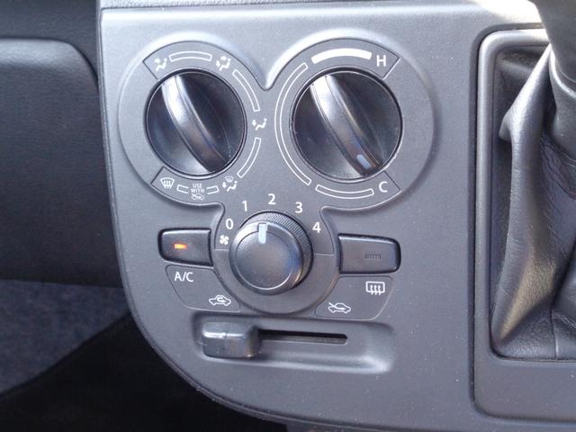 アルト Ｆ　小雹凹　地デジメモリーナビ　キーレスエントリー　ＥＴＣ　ドライブレコーダー　ＭＴモード　横滑防止装置　セキュリティアラーム　フロアマット　ドアバイザー　社外アルミ（6枚目）