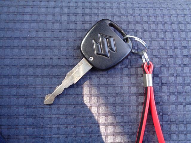 アルト Ｆ　小雹凹　地デジメモリーナビ　キーレスエントリー　ＥＴＣ　ドライブレコーダー　ＭＴモード　横滑防止装置　セキュリティアラーム　フロアマット　ドアバイザー　社外アルミ（9枚目）