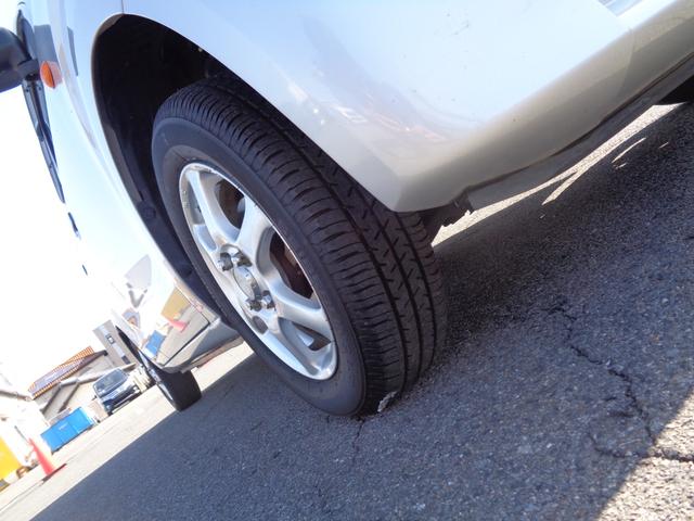 アルト Ｆ　小雹凹　地デジメモリーナビ　キーレスエントリー　ＥＴＣ　ドライブレコーダー　ＭＴモード　横滑防止装置　セキュリティアラーム　フロアマット　ドアバイザー　社外アルミ（22枚目）