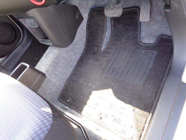 アルト Ｆ　小雹凹　地デジメモリーナビ　キーレスエントリー　ＥＴＣ　ドライブレコーダー　ＭＴモード　横滑防止装置　セキュリティアラーム　フロアマット　ドアバイザー　社外アルミ（32枚目）