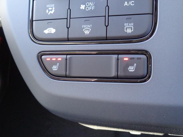 フリード ｅ：ＨＥＶクロスター　ホンダセンシング　９インチディスプレイオーディオ　バックカメラ　両側電動スライドドア　レーダークルーズコントロール　ＬＥＤヘッドライト　コーナーセンサー　シートヒーター　セキュリティアラーム（10枚目）