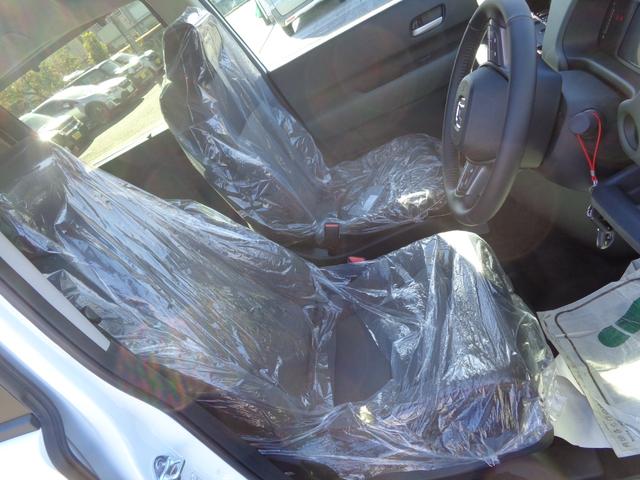 フリード ｅ：ＨＥＶクロスター　ホンダセンシング　９インチディスプレイオーディオ　バックカメラ　両側電動スライドドア　レーダークルーズコントロール　ＬＥＤヘッドライト　コーナーセンサー　シートヒーター　セキュリティアラーム（11枚目）