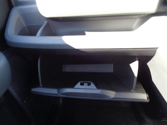 フリード ｅ：ＨＥＶクロスター　ホンダセンシング　９インチディスプレイオーディオ　バックカメラ　両側電動スライドドア　レーダークルーズコントロール　ＬＥＤヘッドライト　コーナーセンサー　シートヒーター　セキュリティアラーム（41枚目）