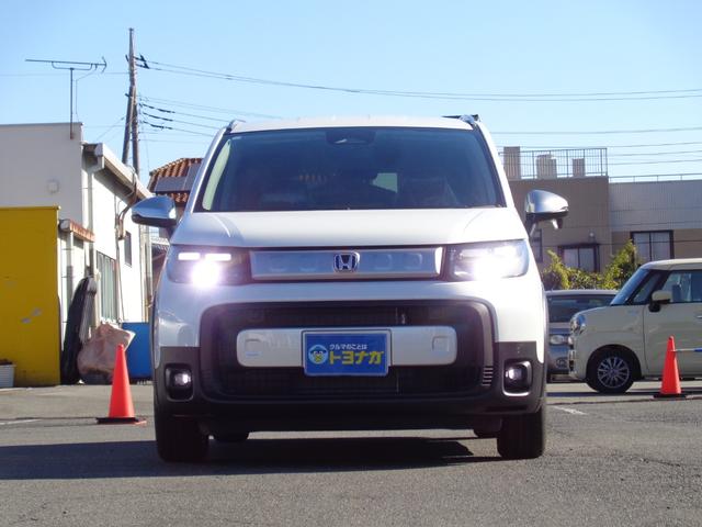 フリード ｅ：ＨＥＶクロスター　ホンダセンシング　９インチディスプレイオーディオ　バックカメラ　両側電動スライドドア　レーダークルーズコントロール　ＬＥＤヘッドライト　コーナーセンサー　シートヒーター　セキュリティアラーム（50枚目）