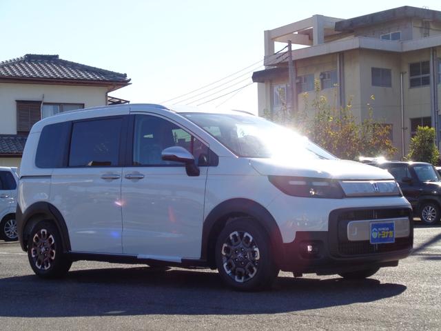 フリード ｅ：ＨＥＶクロスター　ホンダセンシング　９インチディスプレイオーディオ　バックカメラ　両側電動スライドドア　レーダークルーズコントロール　ＬＥＤヘッドライト　コーナーセンサー　シートヒーター　セキュリティアラーム（51枚目）