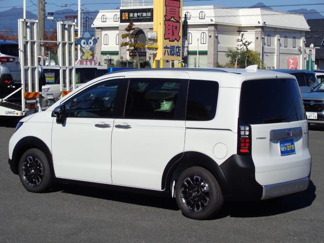 フリード ｅ：ＨＥＶクロスター　ホンダセンシング　９インチディスプレイオーディオ　バックカメラ　両側電動スライドドア　レーダークルーズコントロール　ＬＥＤヘッドライト　コーナーセンサー　シートヒーター　セキュリティアラーム（60枚目）