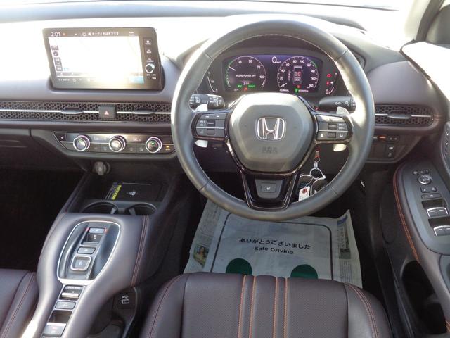 ＺＲ－Ｖ ｅ：ＨＥＶ　Ｚ　ホンダセンシング　９インチフルセグナビ　マルチビューカメラ　レーダークルーズコントロール　ＬＥＤヘッドライト　パドルシフト　パワーバックドア　ＥＴＣ２．０　前後ドライブレコーダー　ステアリングヒーター（3枚目）