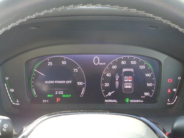 ＺＲ－Ｖ ｅ：ＨＥＶ　Ｚ　ホンダセンシング　９インチフルセグナビ　マルチビューカメラ　レーダークルーズコントロール　ＬＥＤヘッドライト　パドルシフト　パワーバックドア　ＥＴＣ２．０　前後ドライブレコーダー　ステアリングヒーター（6枚目）