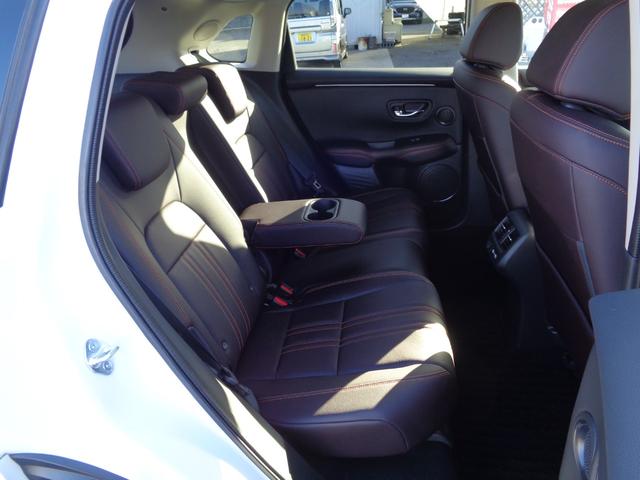 ＺＲ－Ｖ ｅ：ＨＥＶ　Ｚ　ホンダセンシング　９インチフルセグナビ　マルチビューカメラ　レーダークルーズコントロール　ＬＥＤヘッドライト　パドルシフト　パワーバックドア　ＥＴＣ２．０　前後ドライブレコーダー　ステアリングヒーター（16枚目）