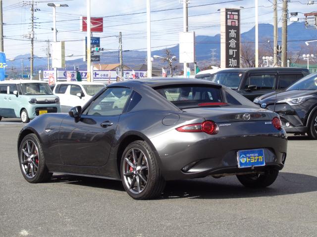 �d���i�[�����[�t���̗p�������g���N�^�u���n�[�h�g�b�v���f���I���[�t����ԗ���[�܂ŁA�Ȃ��炩�ɌX�΂��郉�C���������I�ȁu�t�@�X�g�o�b�N�v�X�^�C�����̗p�I