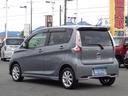 太いメッキバーを持つ大型ラジエターグリル、シャープな印象のキセノンヘッドランプ、プレミアム感を演出する、メッキフィニッシャーを持つプロジェクターヘッドランプや専用の１５インチ切削アルミホイールを装備！