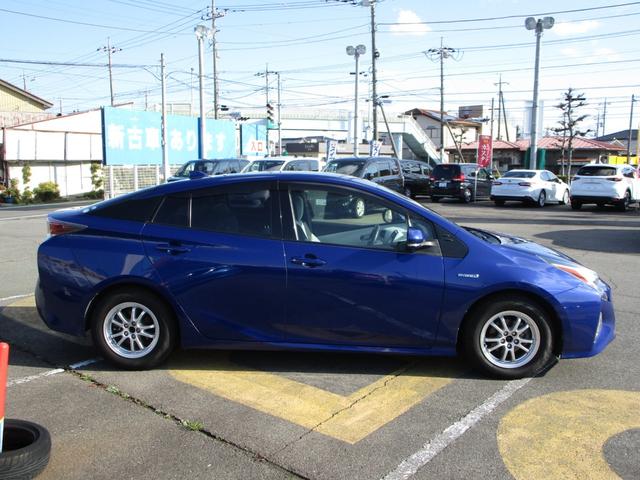 TOYOTA PRIUS S | 2015 | NAVY | 45322 km | details.- Japanese used  cars.Goo-net Exchange