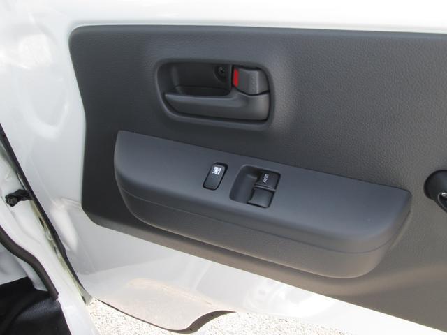 キャリイトラック 　４ＷＤ　ぬかるみ脱出アシスト　誤発進抑制機能　後方誤発進抑制機能　ハイビームアシスト　Ｗエアバッグ　アイドリングストップキーレスエントリー　パワーウィンドウ　パワーステアリング（18枚目）