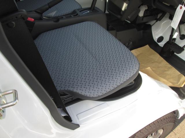 キャリイトラック 　４ＷＤ　ぬかるみ脱出アシスト　誤発進抑制機能　後方誤発進抑制機能　ハイビームアシスト　Ｗエアバッグ　アイドリングストップキーレスエントリー　パワーウィンドウ　パワーステアリング（21枚目）