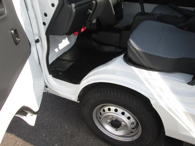 キャリイトラック 　４ＷＤ　ぬかるみ脱出アシスト　誤発進抑制機能　後方誤発進抑制機能　ハイビームアシスト　Ｗエアバッグ　アイドリングストップキーレスエントリー　パワーウィンドウ　パワーステアリング（23枚目）